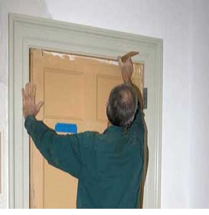 как правильно установить деревянную дверь