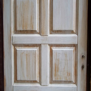 Реставрация деревянных дверей: как покрасить старую межкомнатную дверь