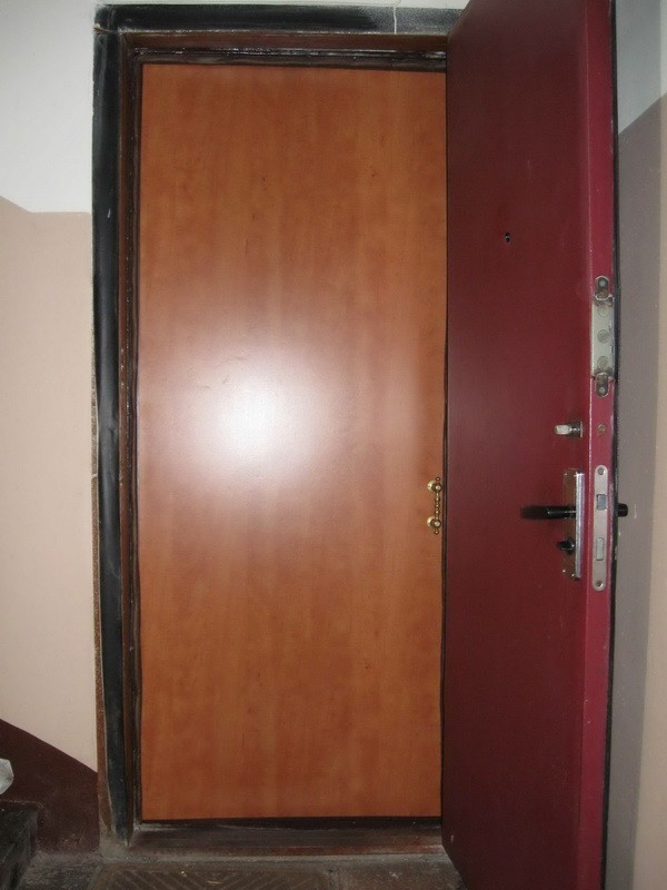вторая входная дверь в квартиру фото
