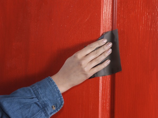 как покрасить межкомнатную дверь своими руками фото